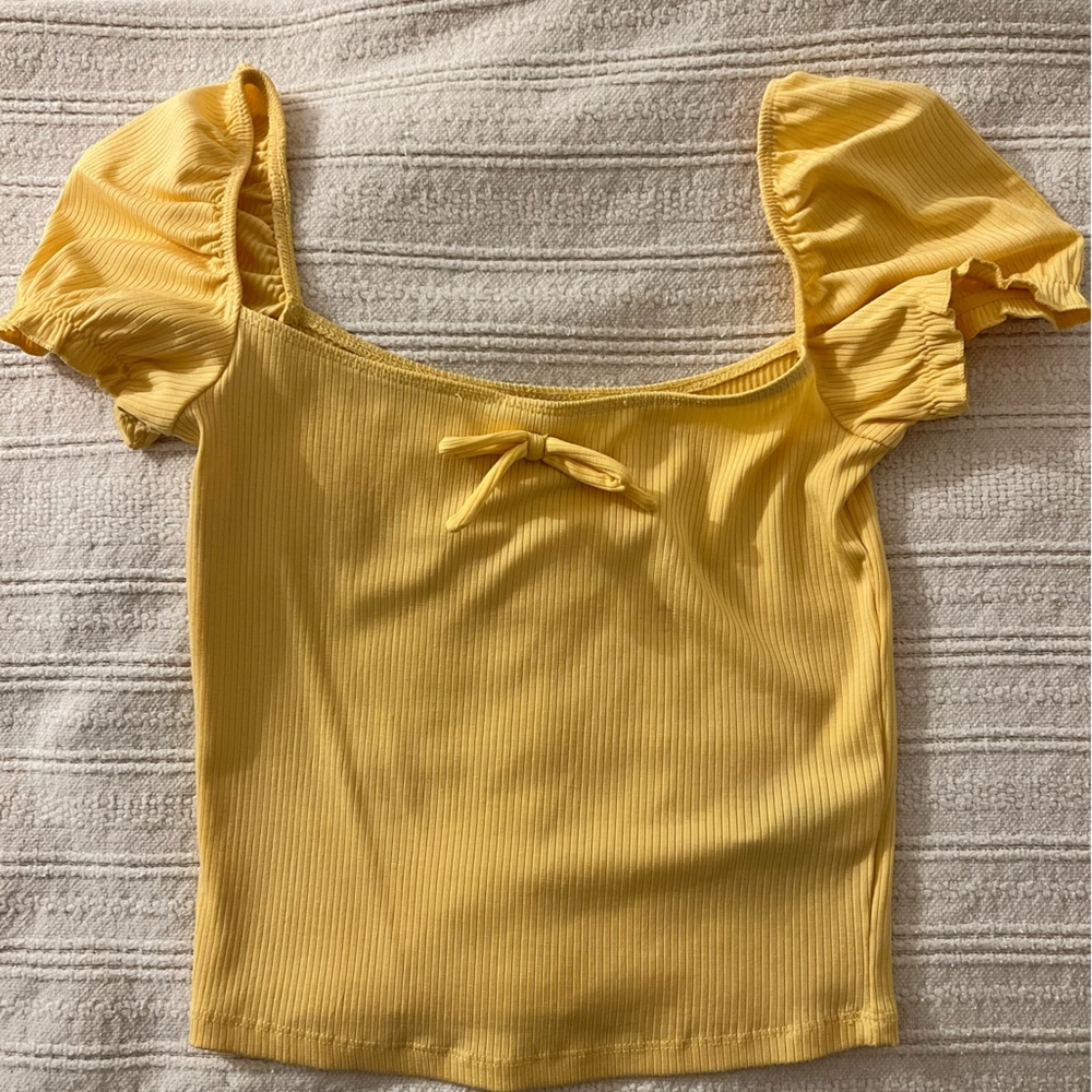 Aritzia Sunday Best yellow cropped shirt